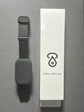 Schwarzes TrackTag™ Tracking-Halsband mit verstellbarer Schnalle und quadratischem Tracker mit Pfotenmotiv